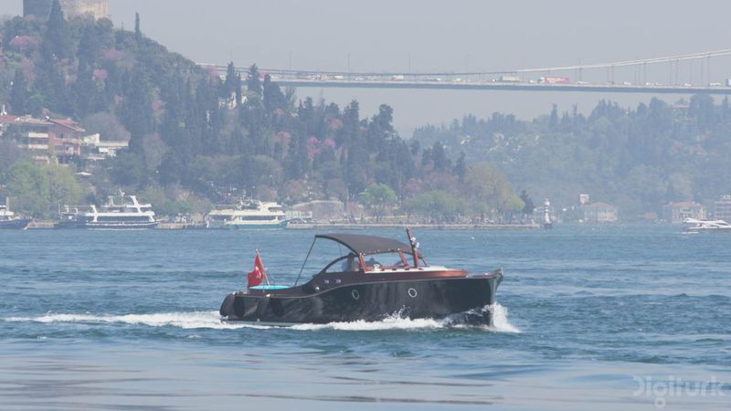 File:UHD SRC Bosphorus 2160p120 420 8bit s1280x720 1.jpg
